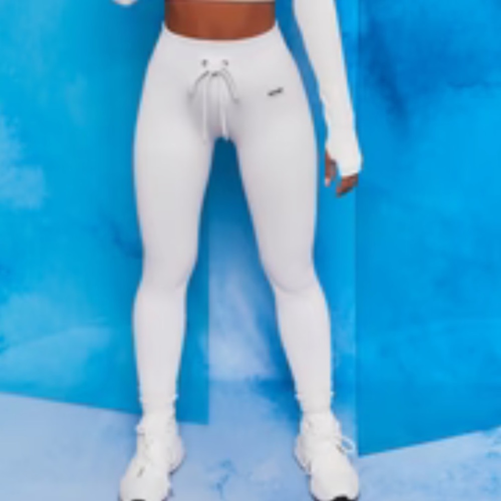 Bo and Tee White Ribbed Athletic set - Picture 2 of 8